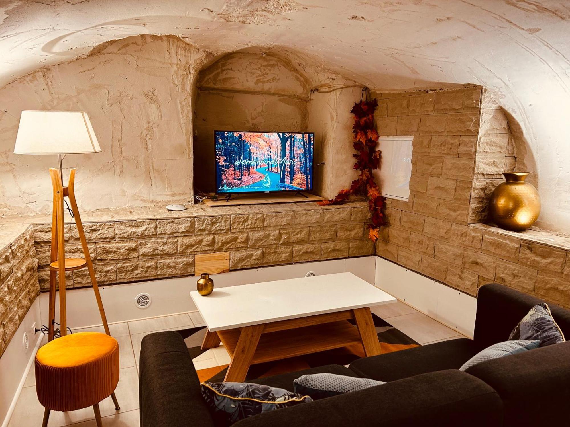 La Cave aux Lumières, vivez la Côte Roannaise ! Renaison Exterior foto